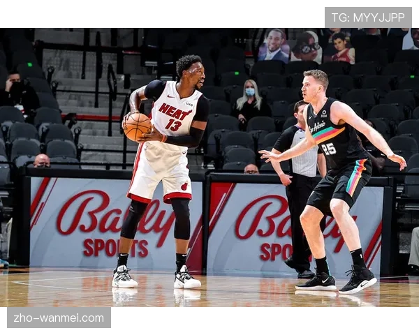 西亚卡姆半场表现抢眼,率队紧咬比分保持竞争力